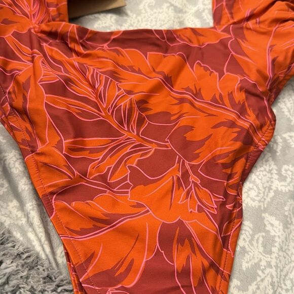 31 200.00 Azalea One Piece in ROSE PALM NWT SIZE MEDIUM STOCK PHOTO DIFFERENT - Picture 5 of 7